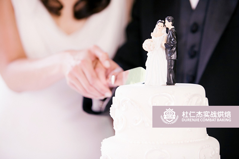 婚禮蛋糕究竟怎么切 一生一次的常識(shí)一定要懂