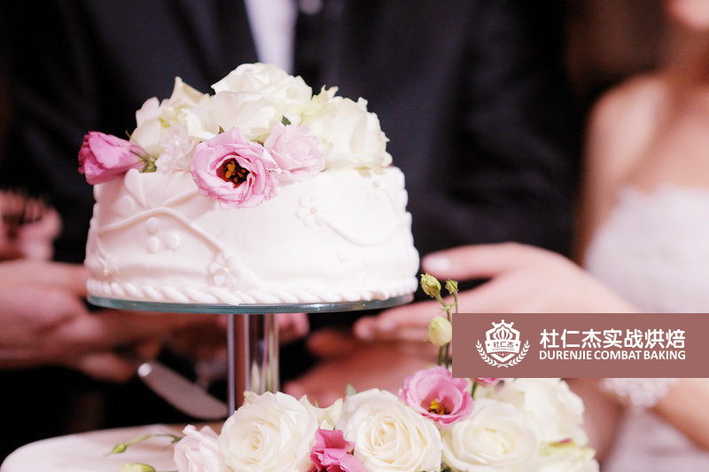 2016年12月3日烘焙快報 超值婚禮蛋糕制作教程
