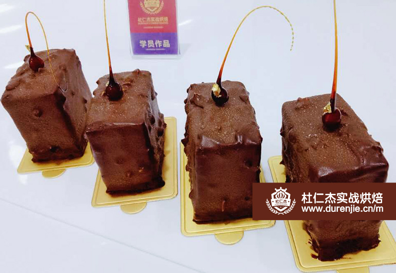 女人創(chuàng)業(yè)小縣城做什么生意好,糕點(diǎn)甜點(diǎn)烘焙學(xué)校學(xué)員作品展示17313