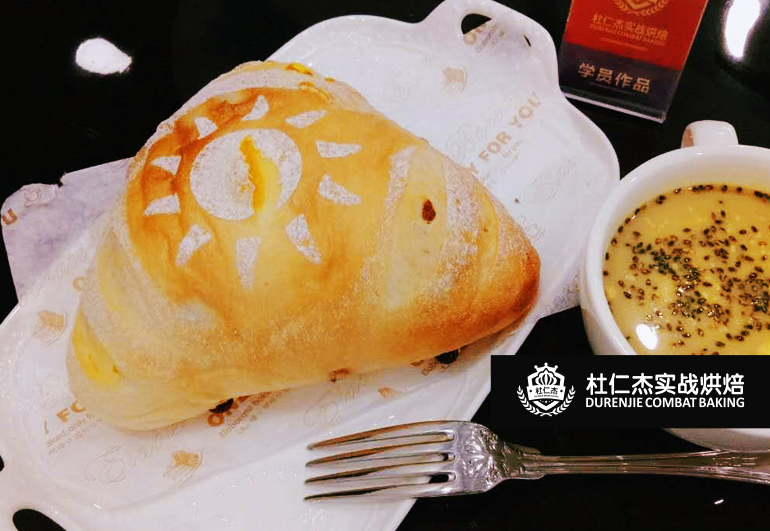 鎮(zhèn)上開什么店好開店容易嗎,學蛋糕奶油西點烘焙點心培訓(xùn)要多少錢作品展示17317