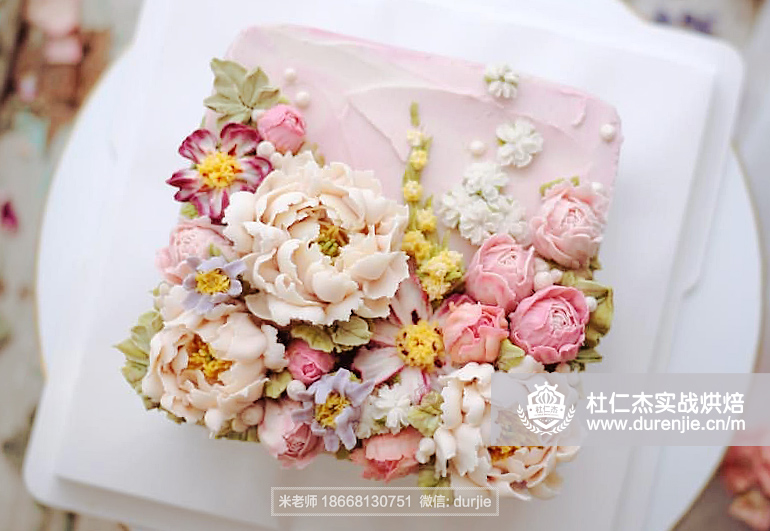 奶茶甜點(diǎn)高級蛋糕裱花藝術(shù)糕點(diǎn)烘焙培訓(xùn)學(xué)費(fèi)用是多少作品欣賞19627