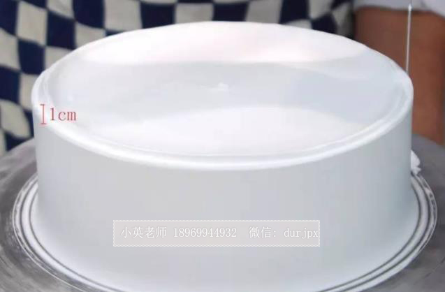 烘焙西點(diǎn)學(xué)校——新手用抹刀時需要注意的問題