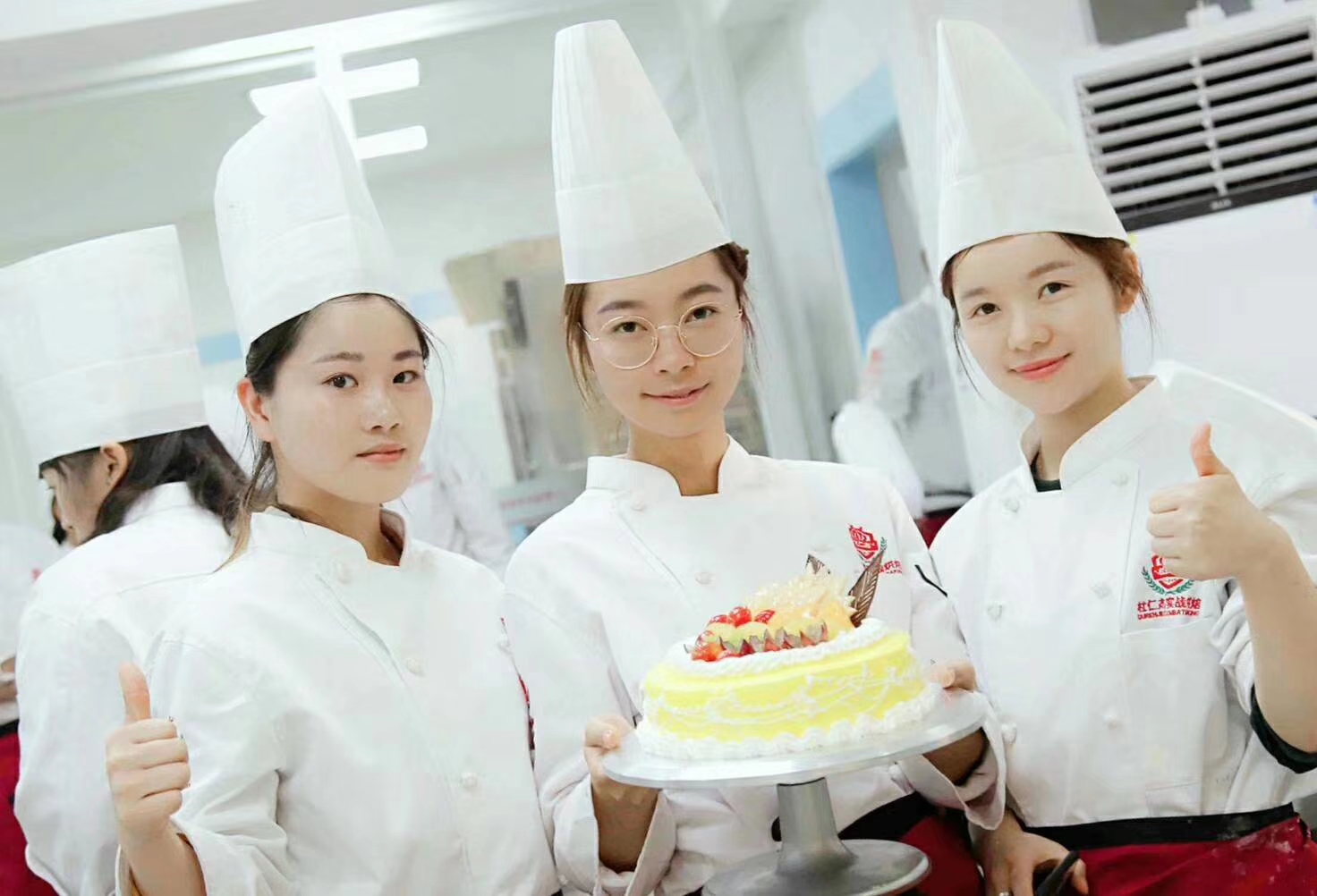 西點(diǎn)蛋糕培訓(xùn)班告訴你參加西點(diǎn)比賽也可增加知名度 