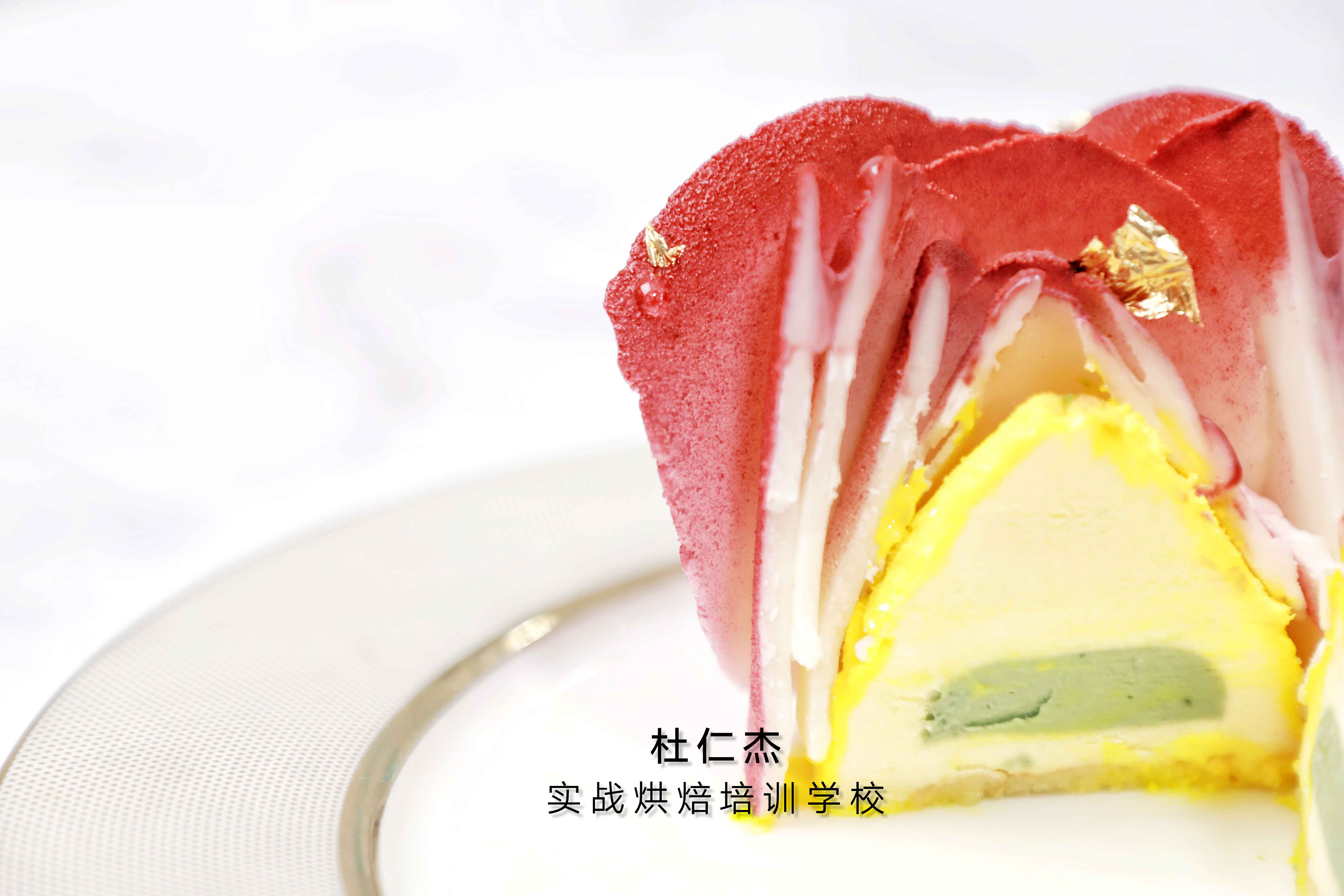培訓(xùn)做蛋糕中 為什么面包烤出來，表面會太厚太干硬